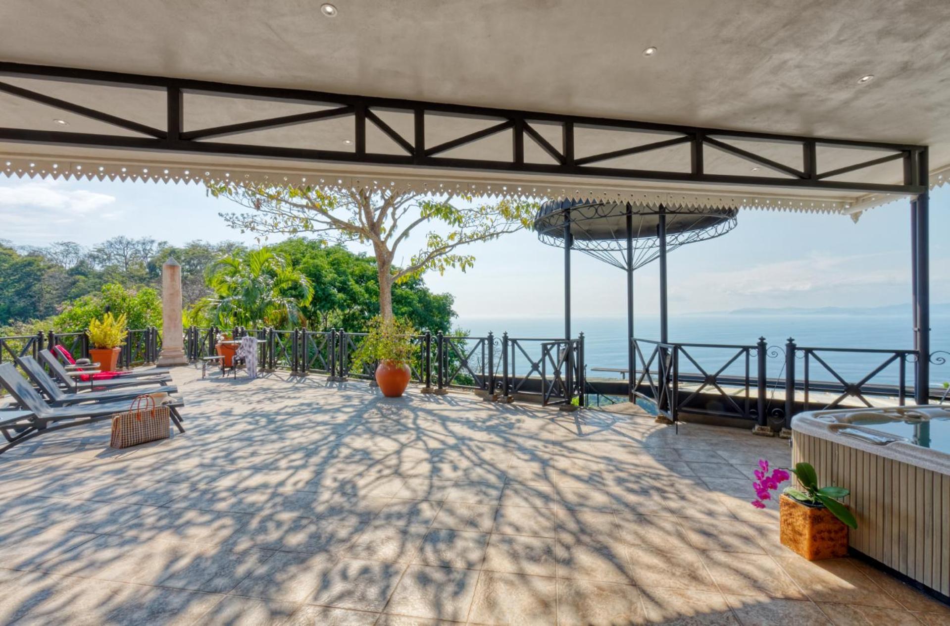 Caletas Hotel